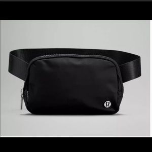 Lululemon everywhere belt bag